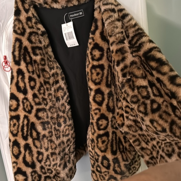 A leopard one size “shawl“ - Picture 5 of 5